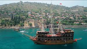 Ekim Ayı Dikili Tekne Turunda Hafif Rüzgar Keyfi